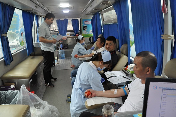 愛心凝聚力量 熱血重鑄生命 交投集團(tuán)57名志愿者參與無償獻(xiàn)血