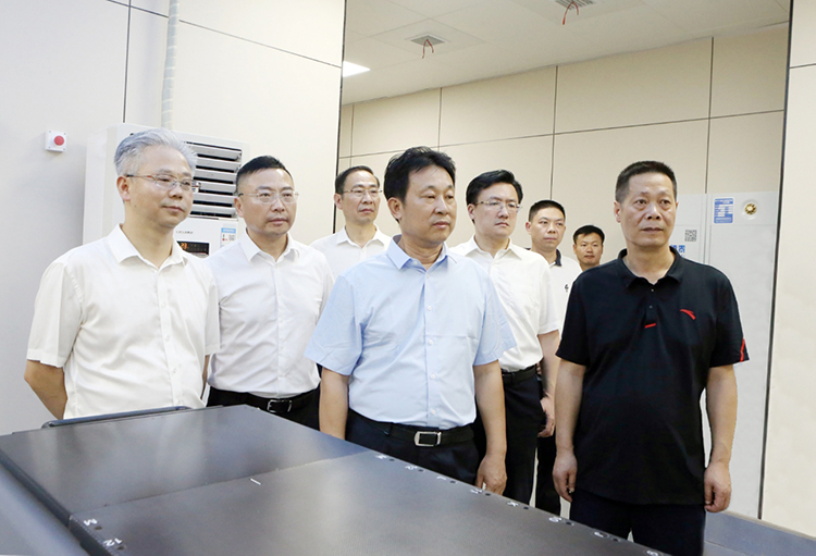 李摯調(diào)研市中心醫(yī)院新院建設(shè)及搬遷工作