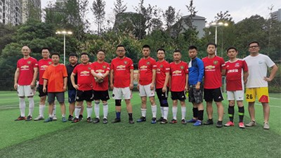 禮贊崢嶸歲月 慶祝建黨99周年 | 市交投集團(tuán)與城陵磯新港區(qū)舉行足球友誼賽