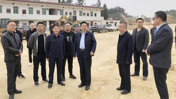 確保今年10月1日全線通車 向偉雄實(shí)地督導(dǎo)調(diào)研G353項(xiàng)目建設(shè)