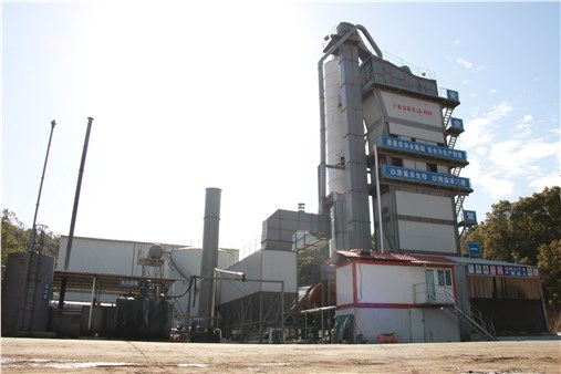 “興鴻高”瀝青生產施工不停工，保障我市重點工程按時交付