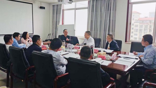 弘揚(yáng)憲法精神，共建法治社會