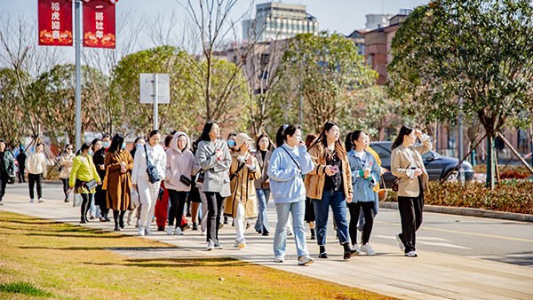 時代召喚巾幗 奮斗成就夢想 | 市交投集團工會女工委組織參觀洞庭南路歷史文化街區(qū)