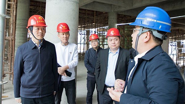 黃偉雄一行赴市中心醫(yī)院新址建設(shè)項(xiàng)目調(diào)研