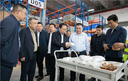 為加快現(xiàn)代物流業(yè)發(fā)展 貢獻(xiàn)政協(xié)智慧和力量 黎作鳳出席“發(fā)揮通江達(dá)海優(yōu)勢(shì) 加快發(fā)展現(xiàn)代物流產(chǎn)業(yè)”課題啟動(dòng)會(huì)