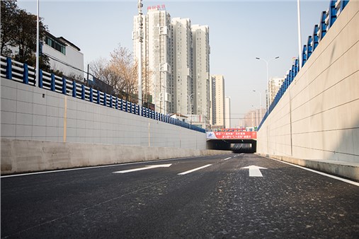 青年路下穿地道今日起開(kāi)放通行