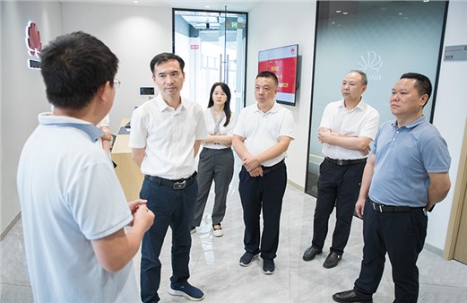 呂樂考察調研市城運集團智慧城市產(chǎn)業(yè)工作